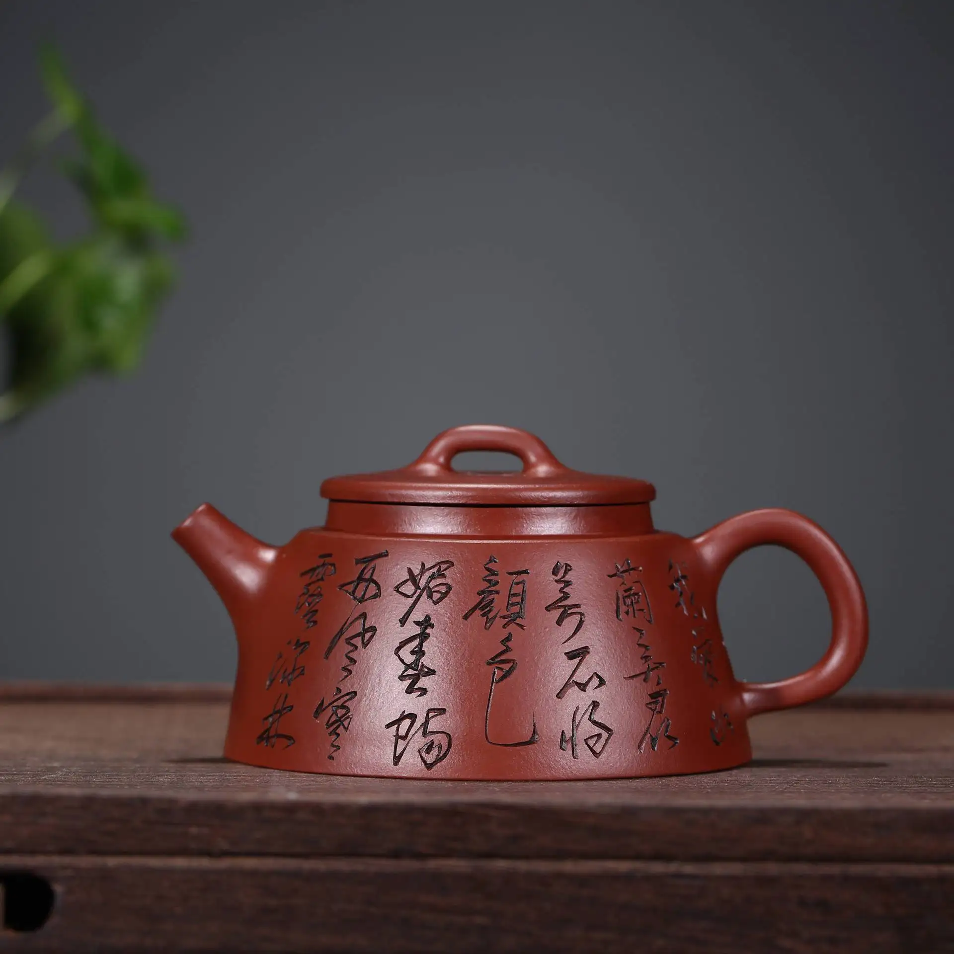 

Yixing Dark-red Enameled Pottery Teapot Directly Teapot Raw Ore Bright Red Robe Fish Pot Gift
