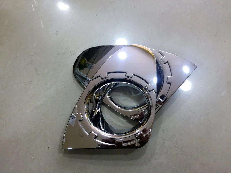 Передсветильник противотуманная фара для Toyota Fortuner AN160 2016 2017 обшивка ABS Chrome 2 шт.