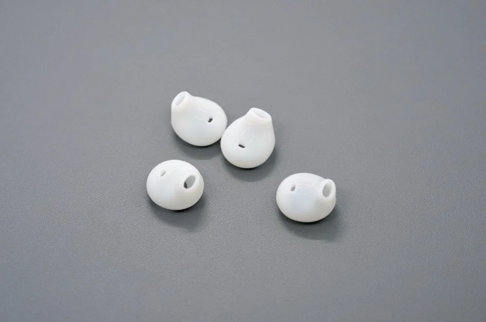 

2 Pairs of Silicone Replacement Tips Earbuds for Samsung Galaxy S7 / S7 Edge G9200 G9250 G9208 In-ear Headphones Earphone