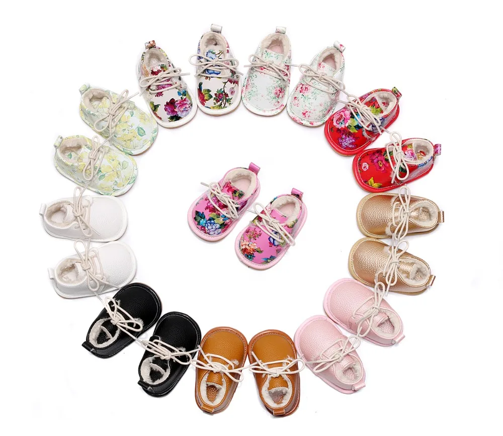 Зимние ботинки для новорожденных с цветочным принтом из искусственной кожи; мокасины для малышей; обувь для малышей; теплые зимние ботинки из флиса для первых шагов