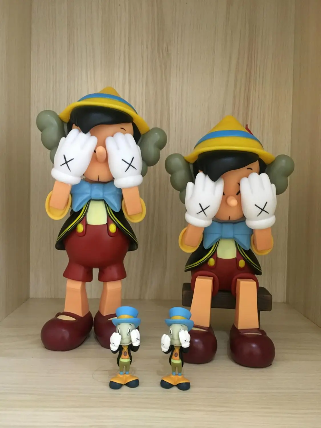 

standing sitting with box High Quality Resin Action red Pinocchio
