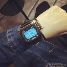 Nouveau Sport LED Montre De Mode Numérique Montre Date/Heure/Réveil/Rétro-Éclairage Hommes Femmes Montre Étanche En Caoutchouc bande Noir et Blanc