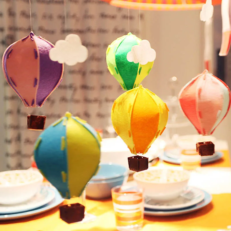 

1pcs Colorful Small 3D Felt Hot Air Balloon Decoration With White Cloud Baby Room Deco Flag DIY Home Birthday Cute Decorations