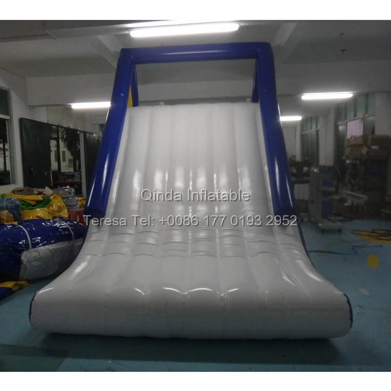 inflatable water slide above water(8)