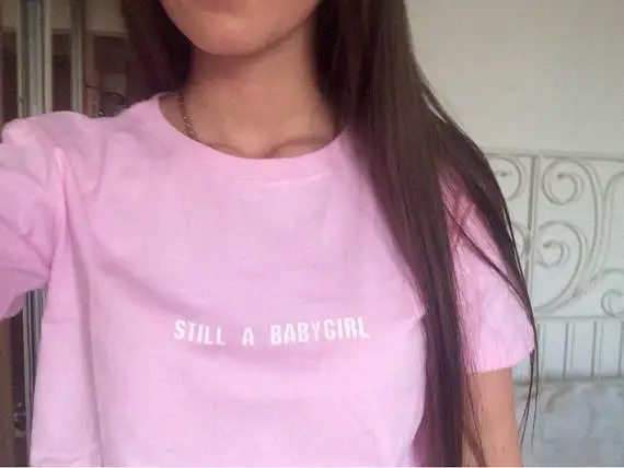 Футболка с надписью still a babygirl розовая футболка принтом love tumblr модная женская