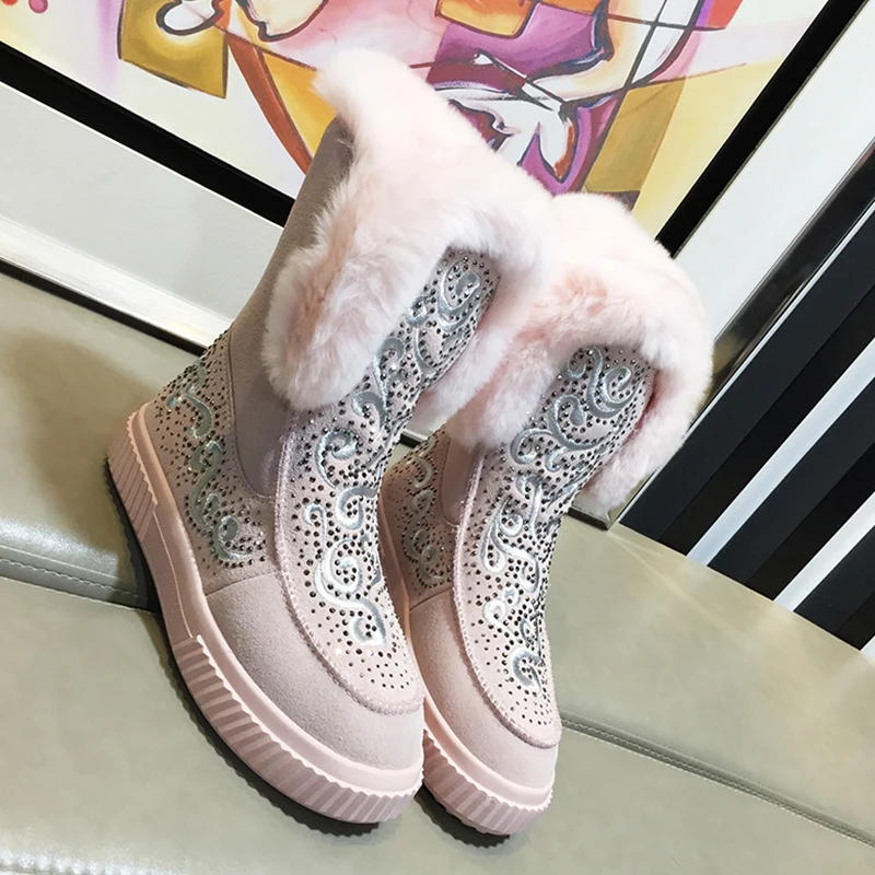 

2019 Hot Snow Boots Flower Embroidered Crystal Embellished Women Boots Short Plush Winter Shoes Women Flats Platform Botas