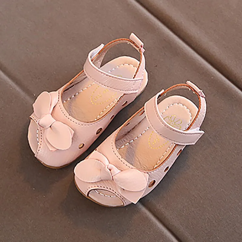 Новинка; летняя детская обувь для девочек; коллекция года; модные детские сандалии из кожи; Милая нескользящая обувь с бантом для малышей