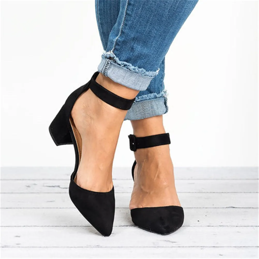 

Low Heels Solid Color Ankle Strap Sandals Women Summer Plus Size Square Heels Casual Sandals 2019 New Hot Sale Simple Sandals