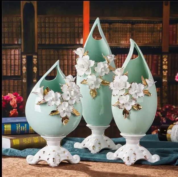 

Luxurious European ceramic vase decoration creative retro decoration living room wedding gift China bottle set