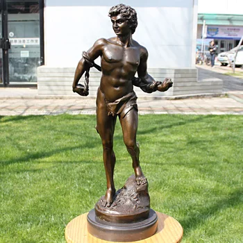 

The statue of David Michelangelo classic European Renaissance bronze sculpture decoration decoration Craft Hotel