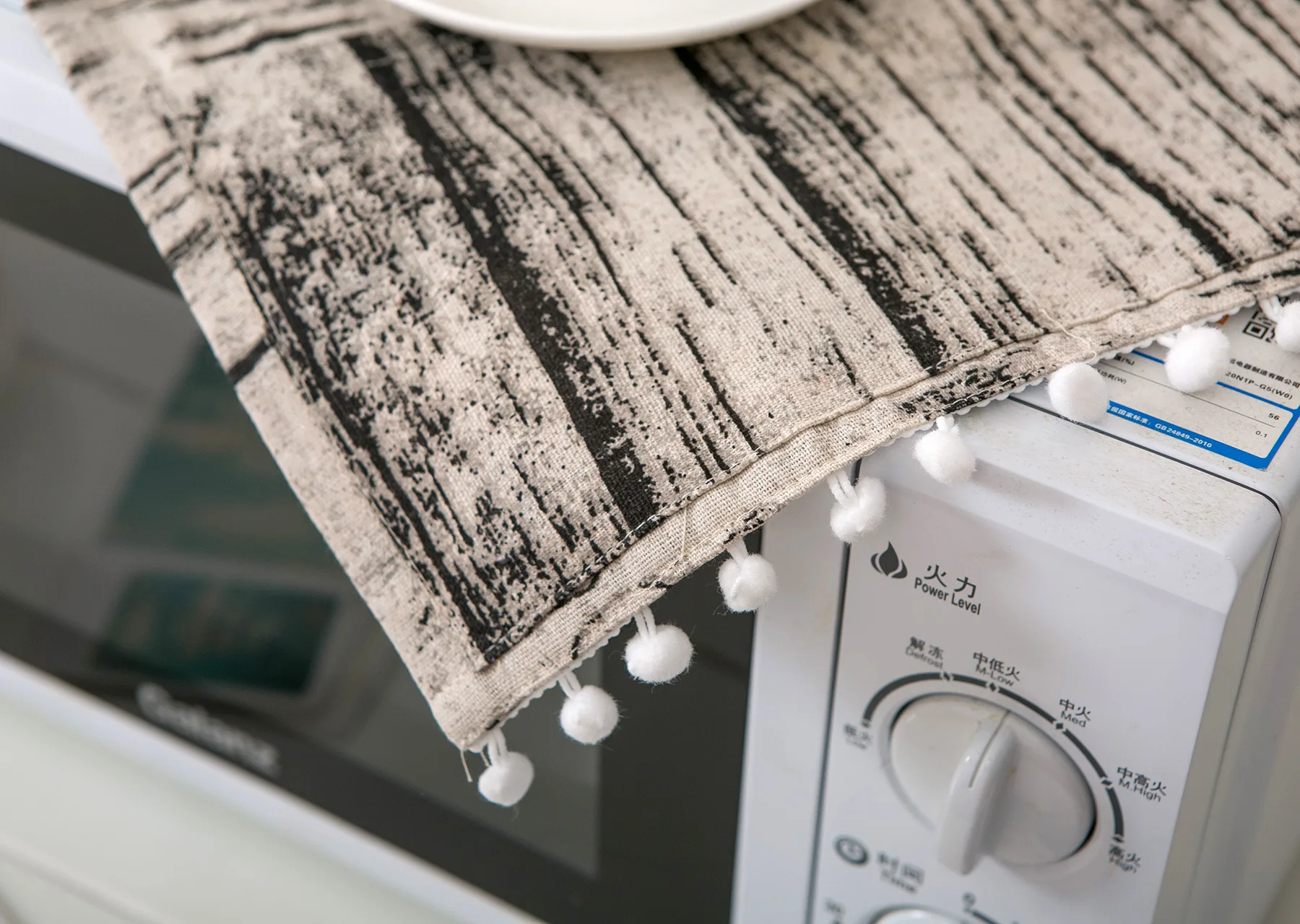 Wood grain microwave oven