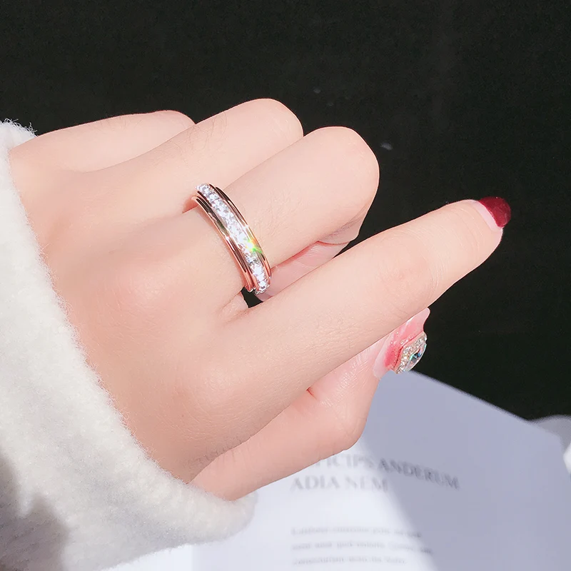 YUN RUO вращающийся счастливый циркон кольцо розовое золото цвет подарок на день рождения Женская мода титановая сталь ювелирные изделия никогда не выцветает Прямая поставка