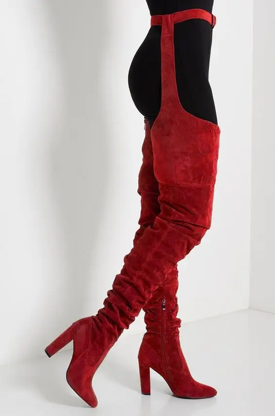 Пикантные дизайнерские замшевые сапоги до бедра с заостренным носком на высоком каблуке; женские ботфорты выше колена