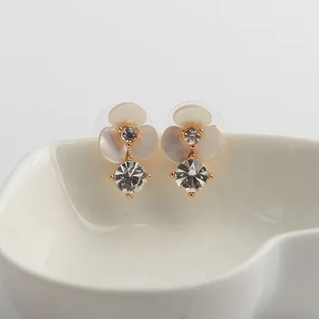 

European and American natural shell flower gem shell earring small earring female