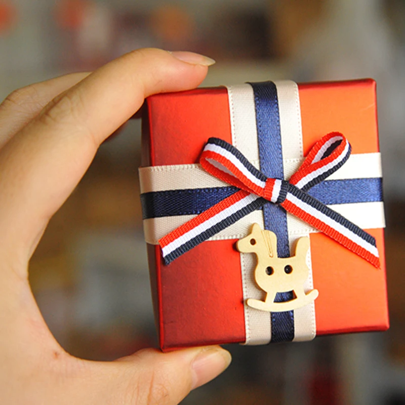 

Free shipping 50pcs English style big red cartoon carousel Wedding Baby Shower Birthday Guests Event party Candy Gift Favor Box