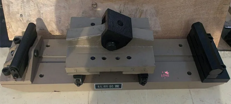 

Concrete folding device, concrete anti cracking test device