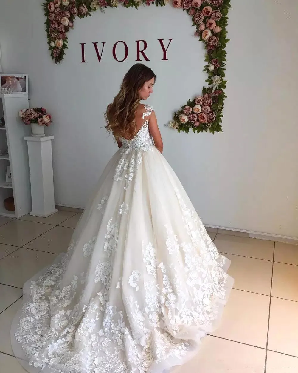 2020 Pregnant Wedding Dresses Elegant Lace Sheer Neck Capped Sleeve Maternity Backless Plus Size Customize Bridal Ball Gown