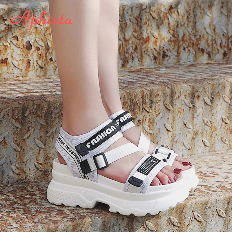 Aphixta المصارع صنادل أرضية المرأة الصنادل مشبك الصيف المرأة إسفين كعب مكتنزة صندل شاطئ مريحة امرأة الأحذية