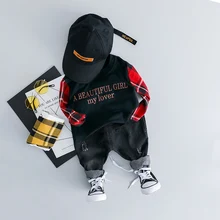 Комплект одежды для маленьких мальчиков, новинка года, весенняя одежда для малышей, комплект из футболки с надписью и штанов для детей возрастом 1, 2, 3, 4 лет