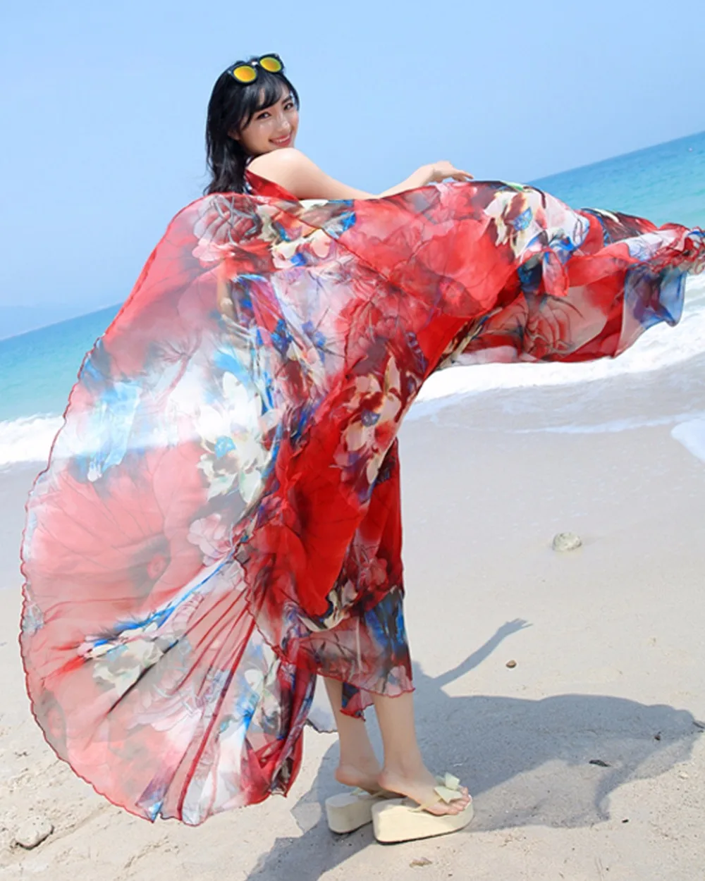 Шифоновое односекционное платье на бретелях спагетти с цветочным рисунком 2019