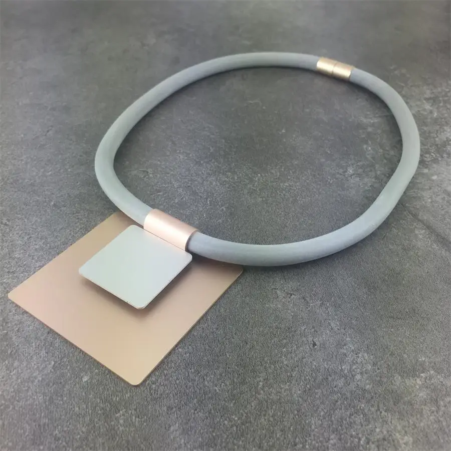 

Rubber Necklace Pendants Women Jewelry Metal Chokers Necklaces For Women Multifunction Fashion Jewelry Chain Necklace