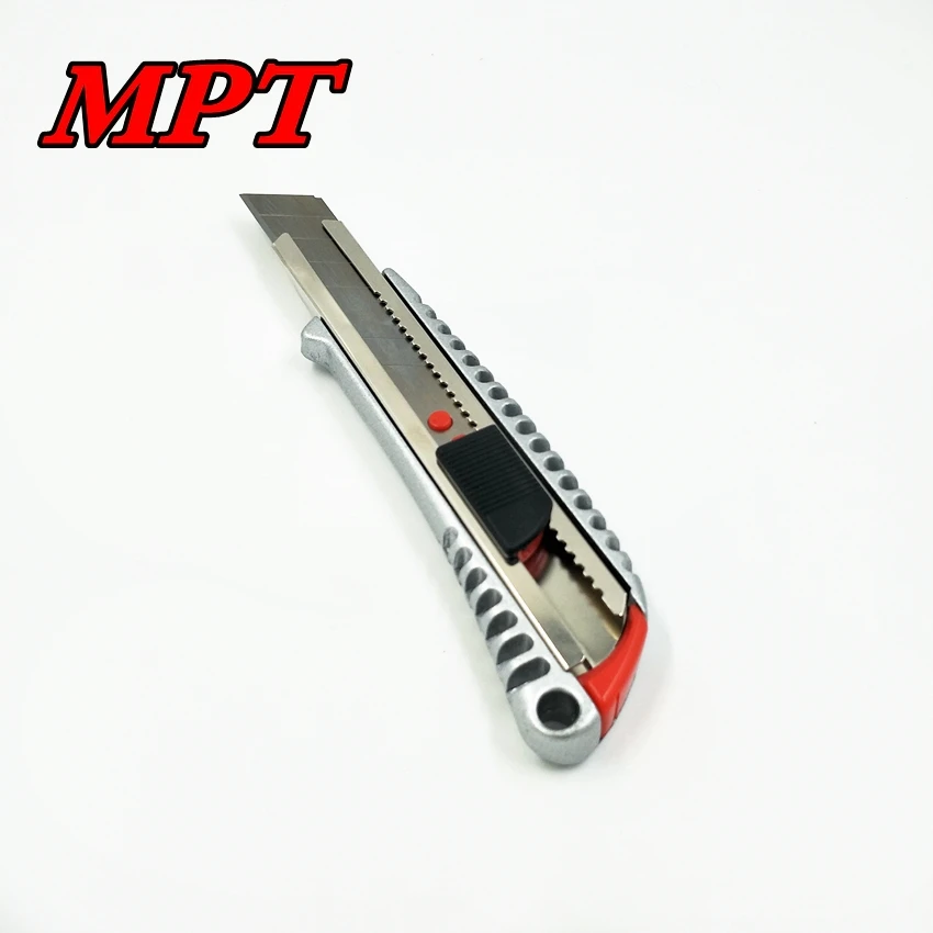

Utility Knife with 5-blade Handle Tool