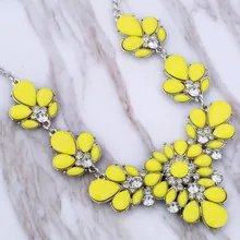 Hesiod зеленый/желтый/розовый/синий Кристалл Короткое эффектное ожерелье цветок кулон модное женское ожерелье очаровательный подарок на Рождество