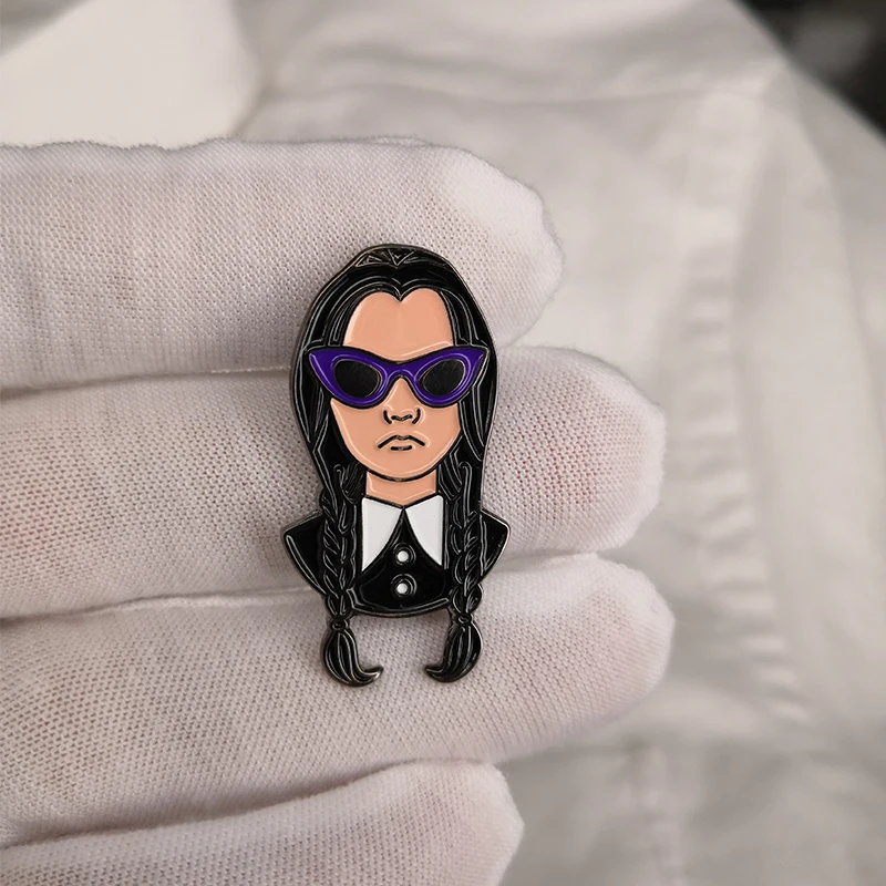 Лот из 4 среды Addams Pin