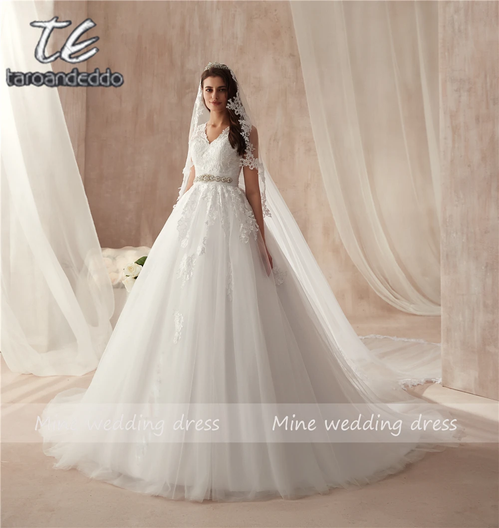 

High V-neck Delicate Lace Applique Wedding Dress Illusion Back Beading Sash/Belt Bridal Gown with Huge Bow vestido de noiva