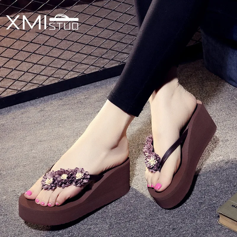 Chanclas de mujer/шлепанцы на платформе с цветами; женская летняя пляжная обувь; женские шлепанцы на танкетке и высоком каблуке; женские вьетнамки