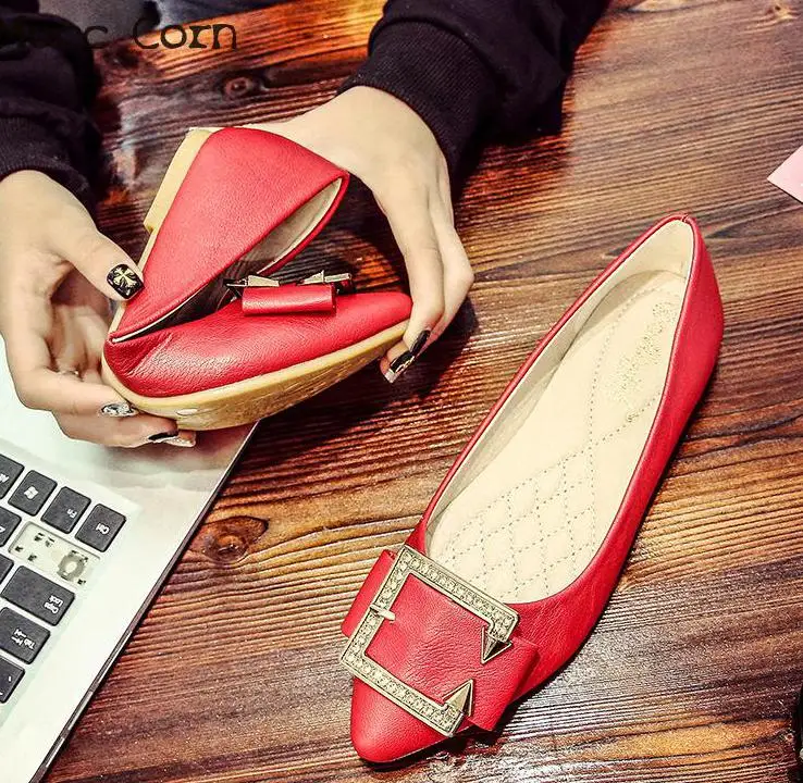 

Woman Flat Shoes Crystal Fashion Flats Women Slip On Loafers Ballet Shoes Ladies Casual Leather Footwear New Plus Size 41 42 43