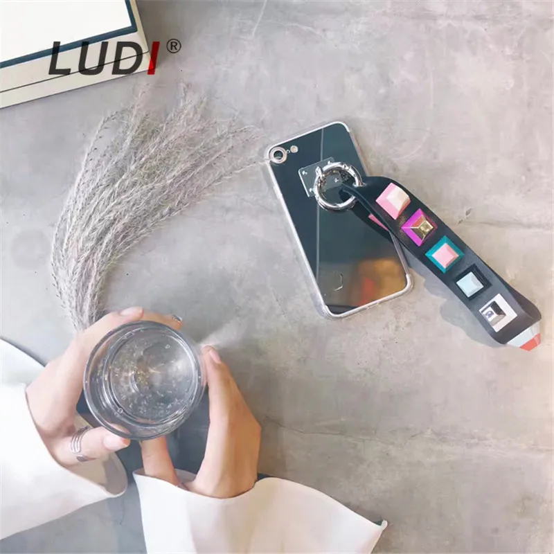 Новый зеркальный чехол LUDI с ремешком и заклепками для телефона iPhone