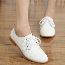 Модные белые туфли; Туфли-оксфорды из натуральной кожи; женская обувь на плоской подошве со шнуровкой; Повседневная нескользящая обувь в британском стиле