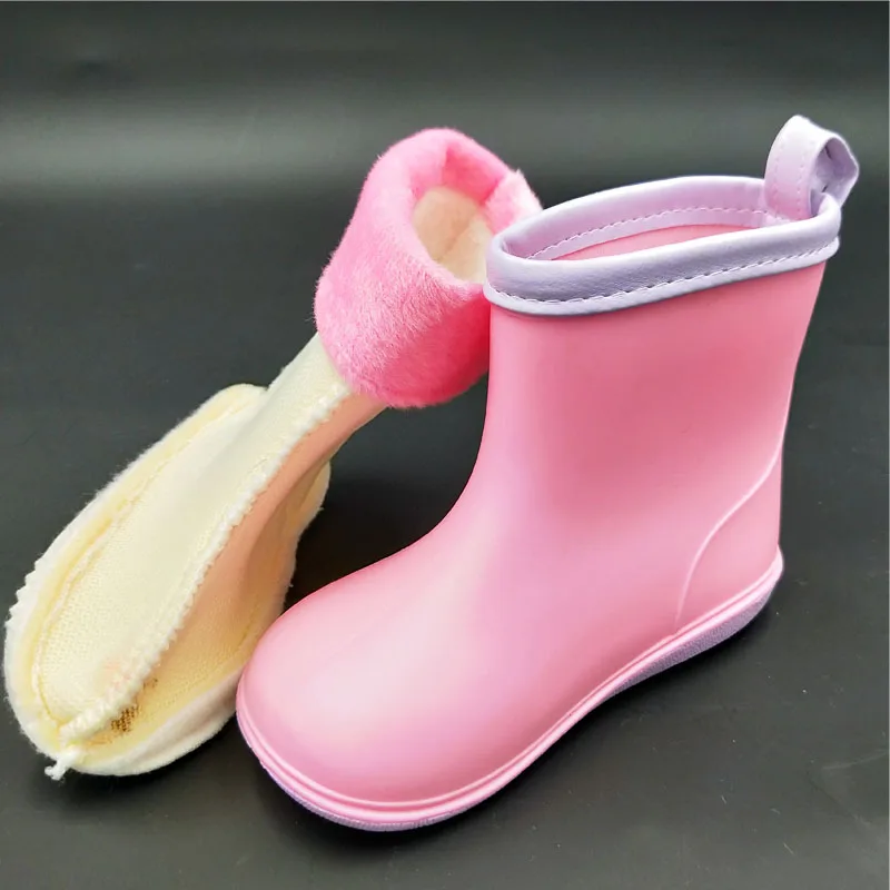 Дизайн; детские резиновые сапоги; нескользящие резиновые сапоги для маленьких девочек; Водонепроницаемая Обувь для мальчиков; детские резиновые сапоги со съемными теплыми носками