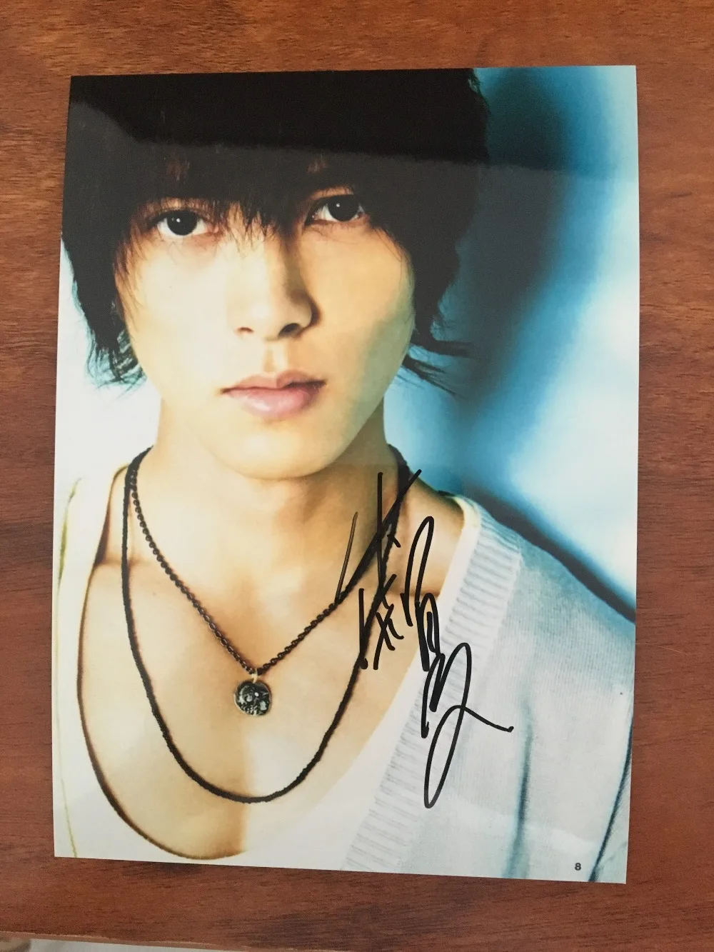 Yamashita tomohisa 2004. Автографы bts jin. Карточки для автографов спортсменов. Автограф walt disney. Роспись джонни певца.