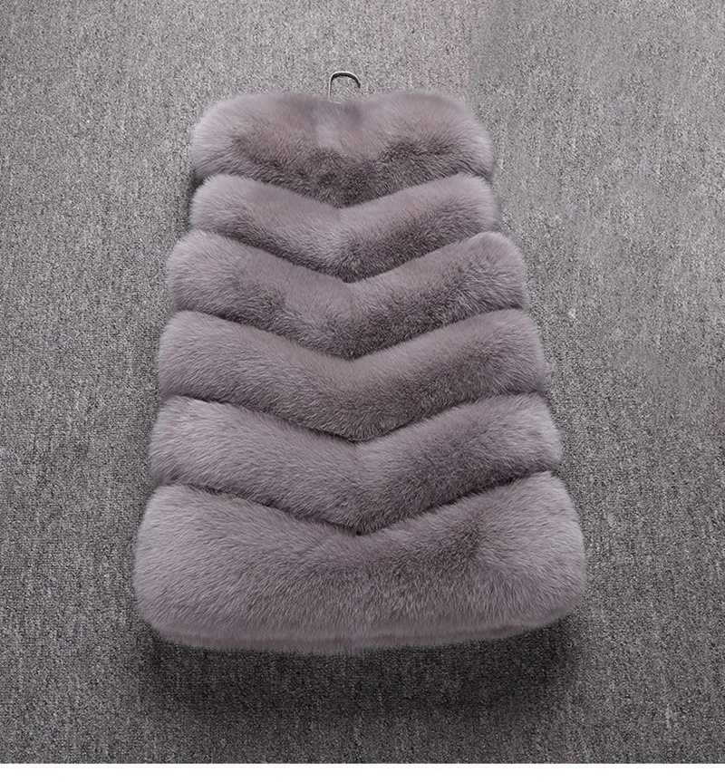 Женское пальто из искусственного меха