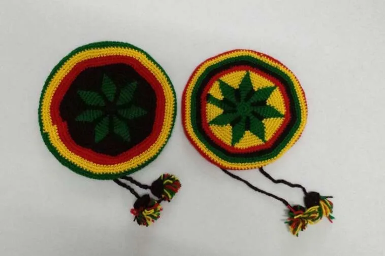 Новая мода унисекс Rasta Reggae ямайский Gorro, кроше ручной работы, вязаная акриловая шапка-чулок Кепка в ямайском стиле с маленькими шариками