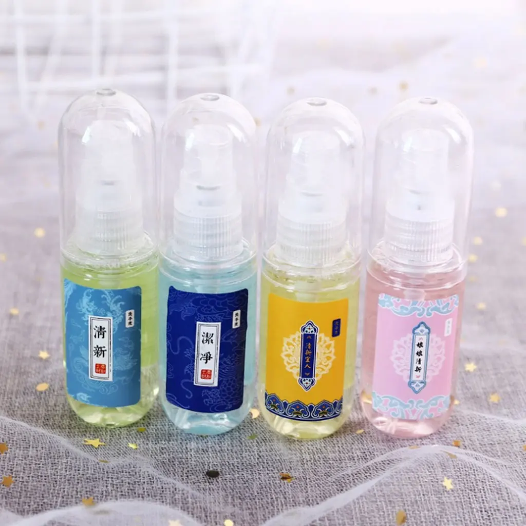 

Creative Korean Style Lipstick Shape 30ml Portable Mini Hand Sanitizer Spray Liquid Moisturizing Anti-Bacterial Random Color