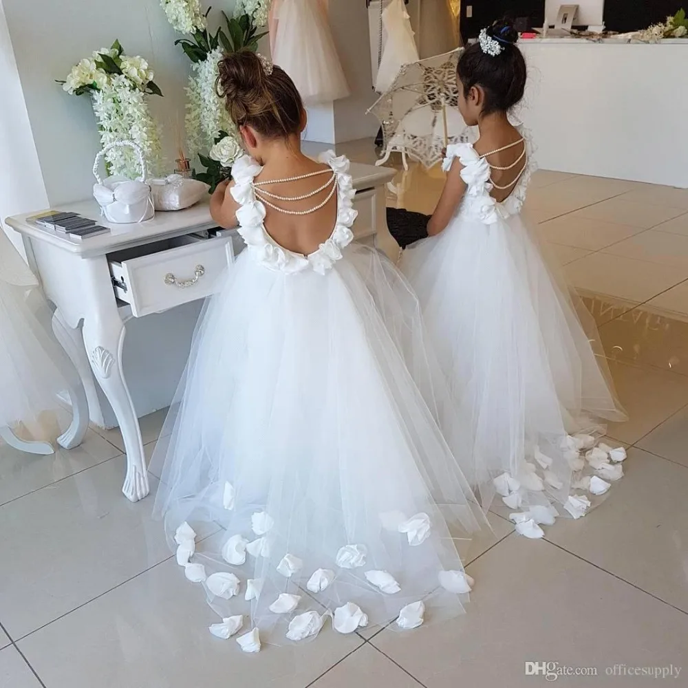 

Lovely Backless Lace Pearls Flower Girls Dresses 2019 White Girls Wedding Dress Long Holy First Communion Birthday Party Gowns