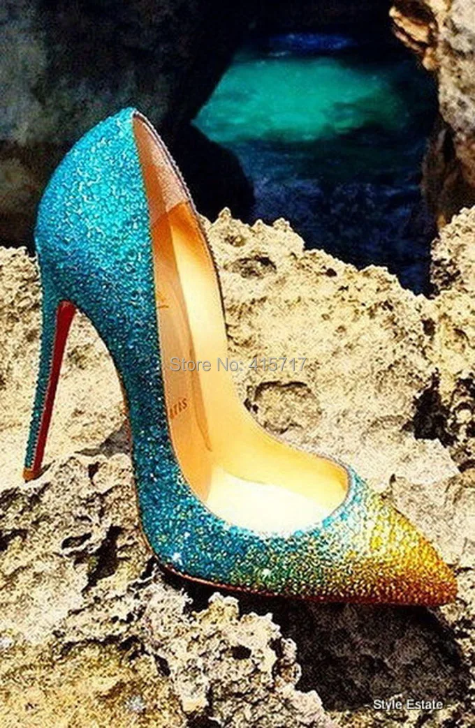 32GorgeousLouboutinHighHeels_28.jpg