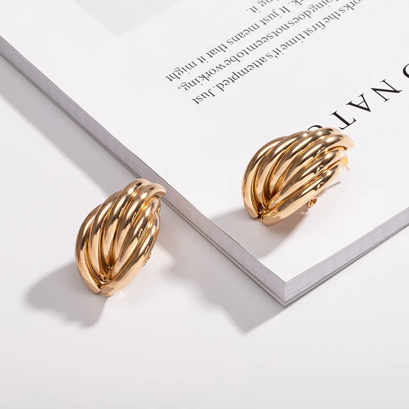 

UJBOX European American Personality Geometric Winding Metal Earrings Simple Korean Creative Ins Hot Stud Earrings Wedding Gift