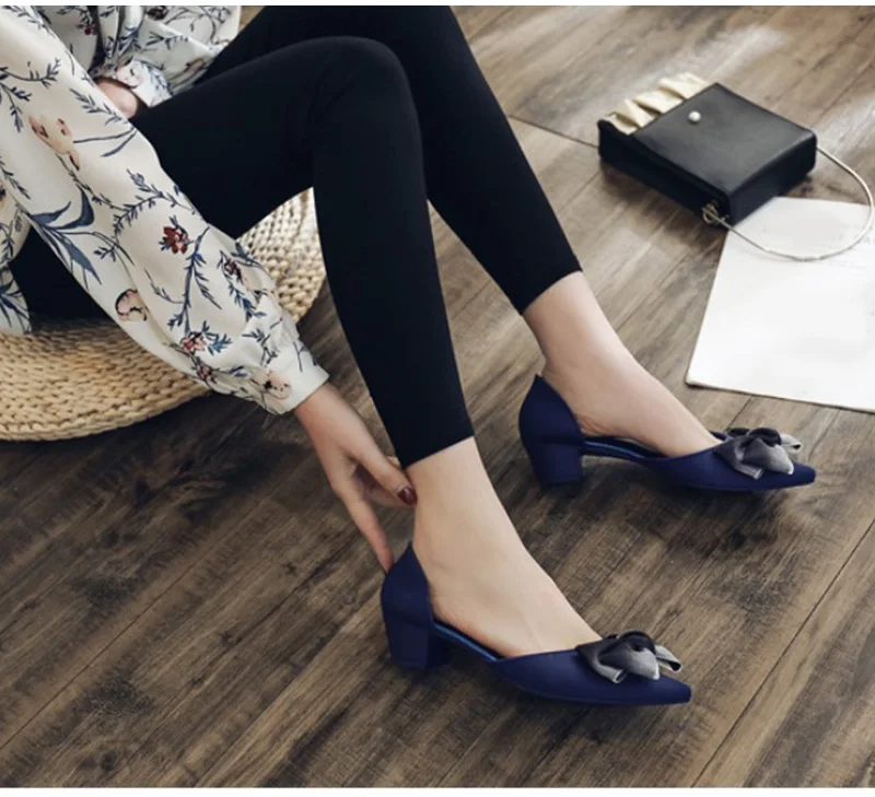 Летние женские слипоны на среднем каблуке; туфли-лодочки с бантиком из двух предметов; женские туфли с острым носком; прозрачная обувь; удобная женская обувь