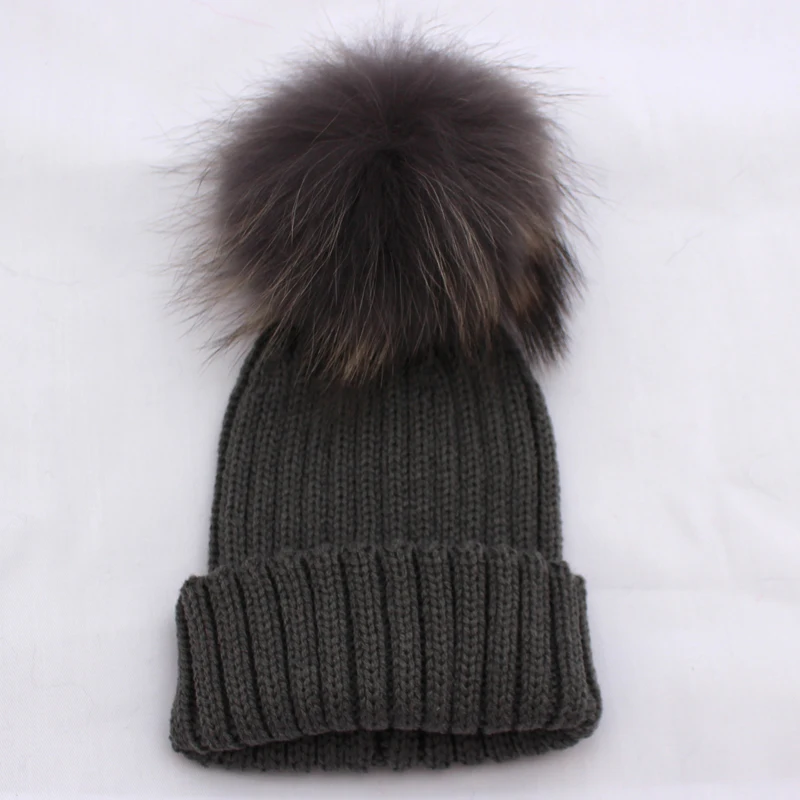 Телая вязанная детская шапка с помпоном из меха енота.|beanie cap|hat displaybeanie style hats |