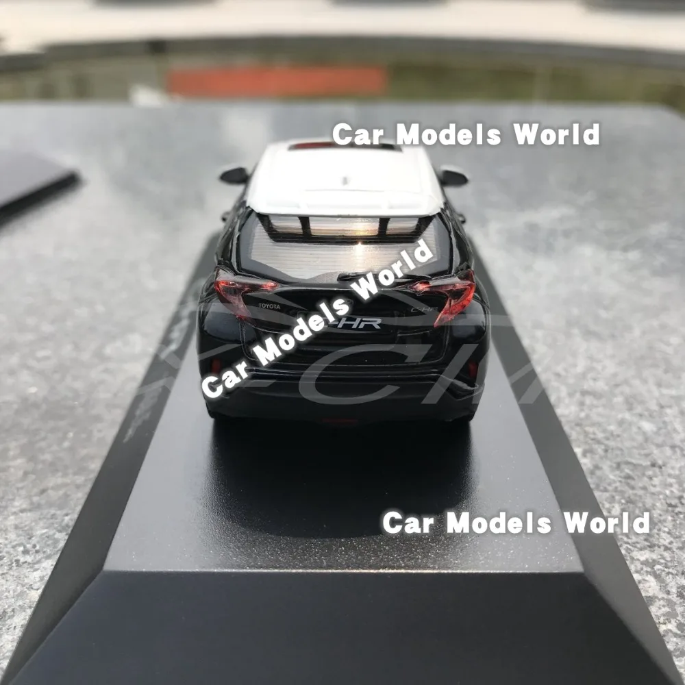 Литая под давлением модель автомобиля для C-HR CHR 1:43(черный/белый)+ маленький подарок