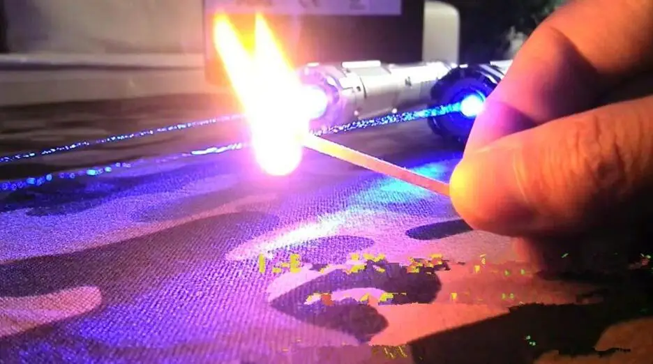 Мощный лазерный фонарь синий. Красная лазерная указка "красный луч" 850mw. Поджигающий лазер. 2 шт. Лазер мощный прожигает.