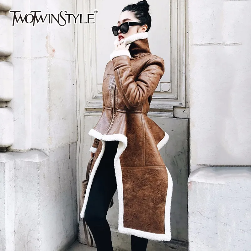 TWOTWINSTYLE, флисовое пальто для женщин из искусственной кожи, высокая талия, оборки, водолазка, Необычные пальто, модная новая одежда