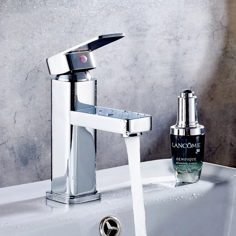 Роскошный Chrome полированная латунь Ванная комната смеситель на бортике одной ручкой на одно отверстие холодной и горячей воды смесителя