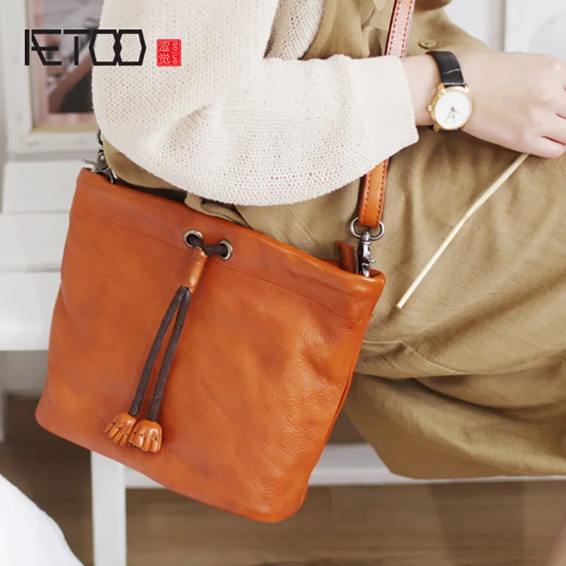

AETOO Head layer psoriasis suflower bucket bag, cute soft budding girl one-shoulder slant retro handbag