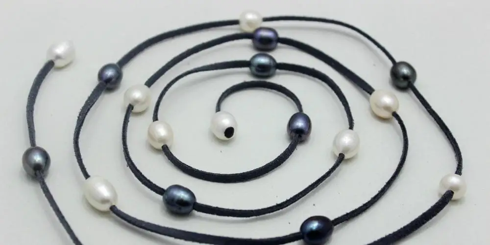 

Dark Gray Leather necklace black&white Freshwater pearl 48" No metal "handmade" a(5.18)