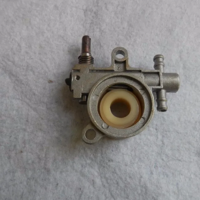 OIL PUMP& WORM ZENOAH G2500 2